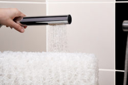 matelas lavable sous la douche