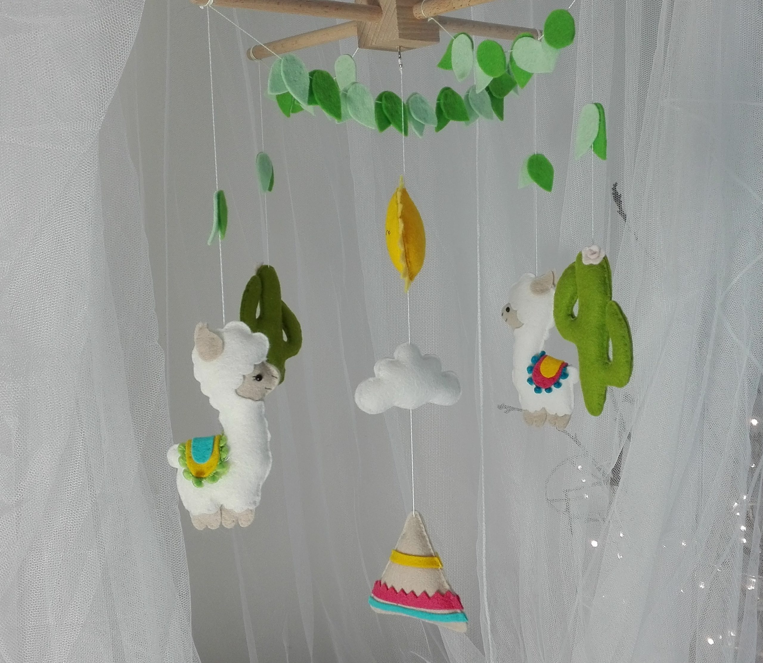 lama 5 Mobile bébé lamas cactus