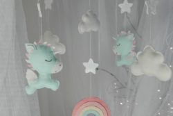 Mobile bébé licorne