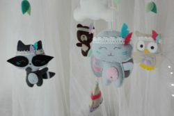 Mobile bébé les petits indiens